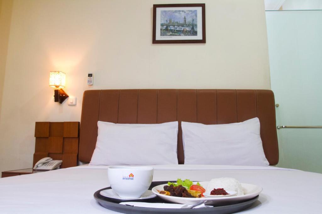 House Of Arsonia Tulip Hotel Jakarta Room photo