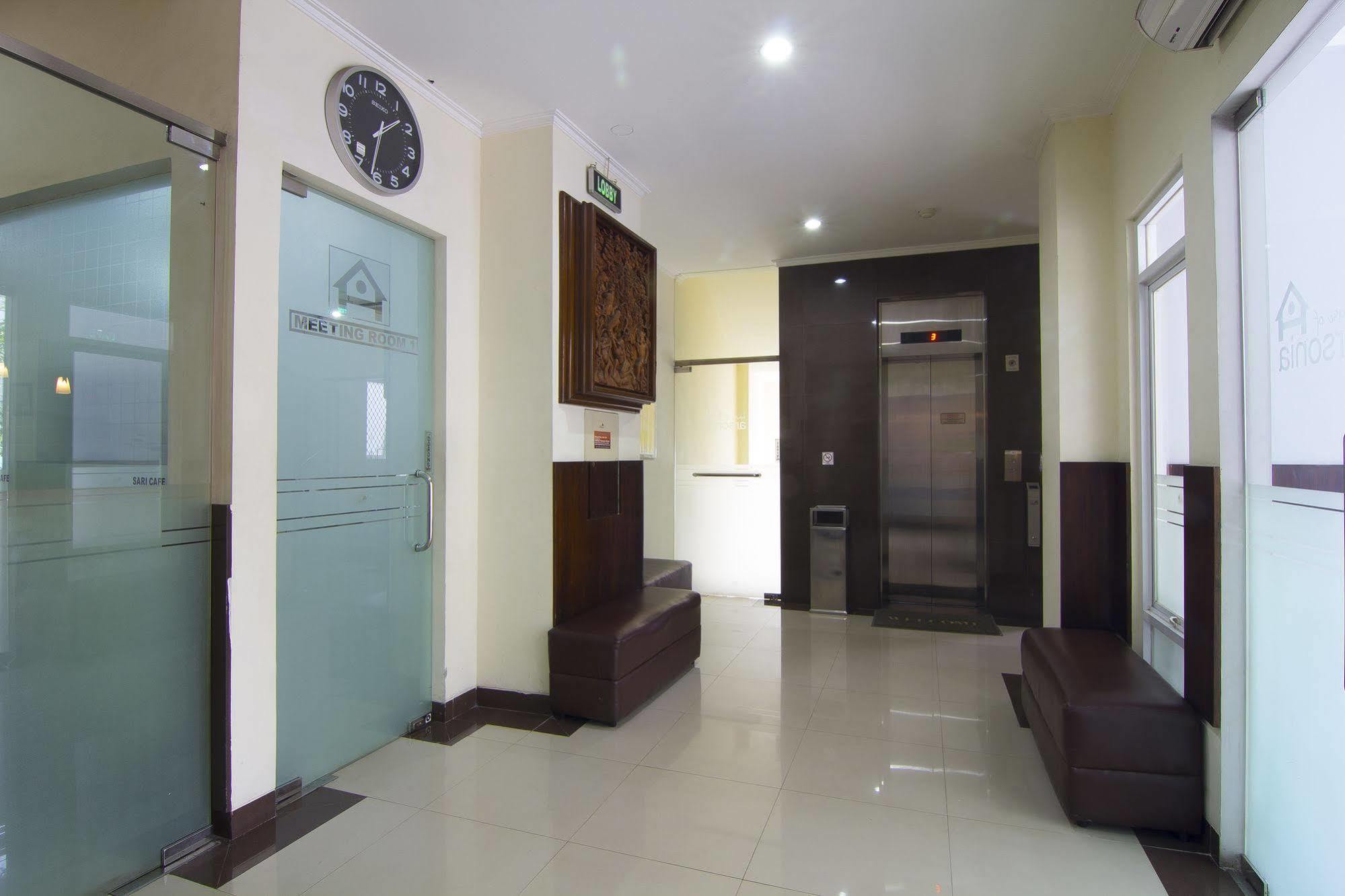 House Of Arsonia Tulip Hotel Jakarta Exterior photo